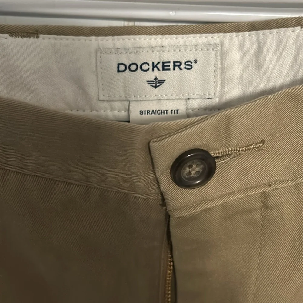 Dockers Straight Fit W32-L34 Tan - Picture 2 of 6